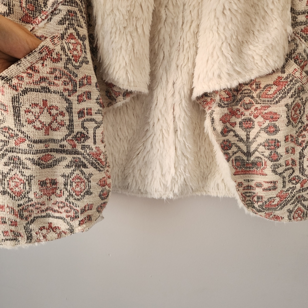Anthropologie Hei Hei Jacquard Aztec Print Faux Fur Vest Size Large - Picture 6 of 11